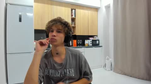 Kurt online show from October 2025 12:44:02 AM