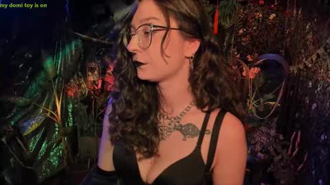 Snapshot of _lady_luna_ chatting on May 2026 10:17:01 PM Lady Luna online show from May 2026 10:17:01 PM