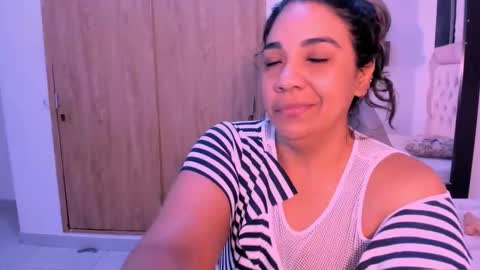 NAILHA SAJANI  online show from October 2025 12:39:02 PM