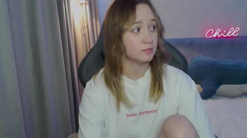 _lalune_ online show from February 2025 07:38:02 PM