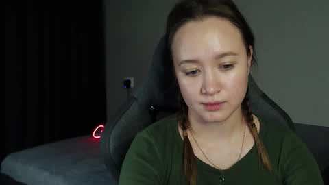 _lalune_ online show from December 2025 03:54:02 PM