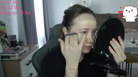 _lalune_ online show from February 2026 10:47:01 AM