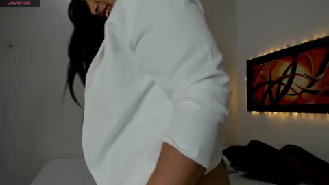 Lauralove online show from May 2026 11:32:02 PM