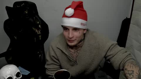 Snapshot of _layne chatting on December 2024 05:33:02 AM Layne online show from December 2024 05:33:02 AM