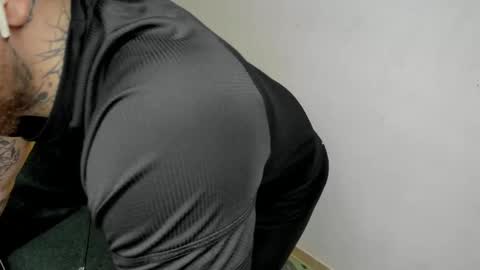 Snapshot of _layne chatting on November 2025 08:37:01 AM Layne online show from November 2025 08:37:01 AM