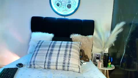 Lorrayne online show from May 2026 12:32:01 PM
