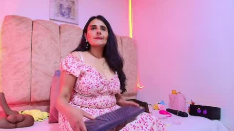 _marcela__ online show from April 2026 11:28:01 AM