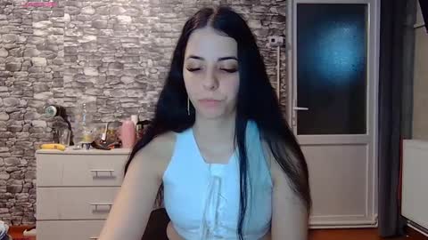 Snapshot of _mari___ chatting on February 2026 08:43:02 AM Mari online show from February 2026 08:43:02 AM