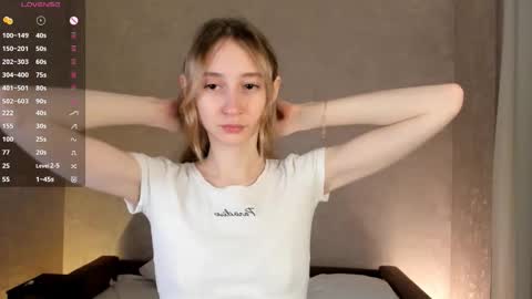  Gwen  online show from October 2025 03:37:02 AM