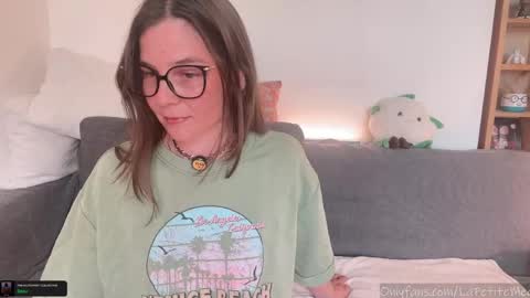 Snapshot of _meg chatting on April 2026 08:37:02 AM Meg online show from April 2026 08:37:02 AM