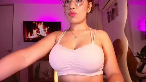 Snapshot of _megan_akbar chatting on September 2025 11:58:01 AM Marce online show from September 2025 11:58:01 AM