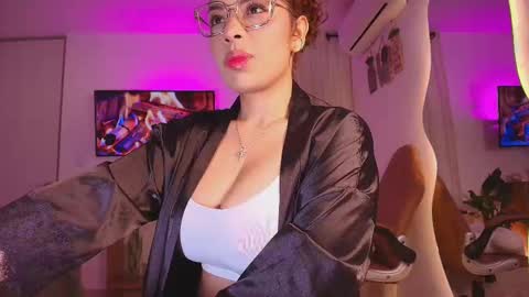 Snapshot of _megan_akbar chatting on October 2025 12:11:01 PM Marce online show from October 2025 12:11:01 PM