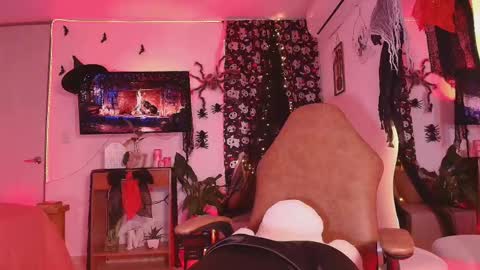 Snapshot of _megan_akbar chatting on October 2025 12:17:02 PM Marce online show from October 2025 12:17:02 PM