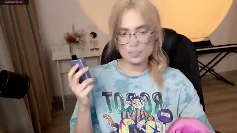 _meow_neko_ online show from April 2026 12:39:01 AM