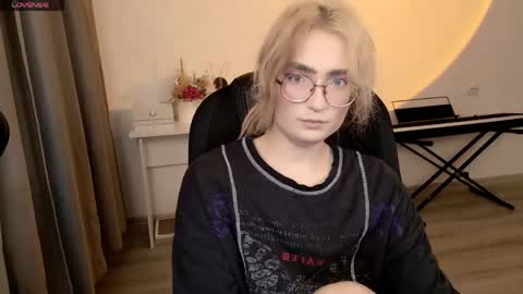 _meow_neko_ online show from May 2026 05:58:01 AM