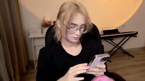 _meow_neko_ online show from May 2026 03:03:01 AM