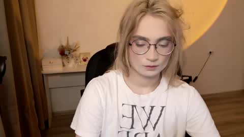 _meow_neko_ online show from May 2026 04:48:02 PM