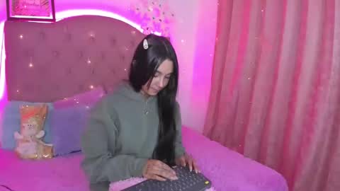 Snapshot of _mia_9 chatting on December 2024 02:43:01 AM Mia online show from December 2024 02:43:01 AM