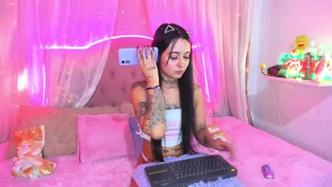 Snapshot of _mia_9 chatting on January 2025 08:45:01 PM Mia online show from January 2025 08:45:01 PM