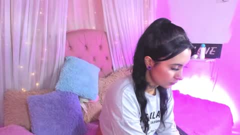 Snapshot of _mia_9 chatting on February 2025 12:02:01 AM Mia online show from February 2025 12:02:01 AM