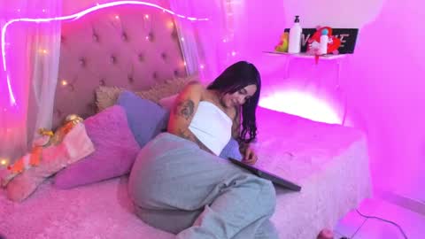Snapshot of _mia_9 chatting on February 2025 10:48:02 PM Mia online show from February 2025 10:48:02 PM