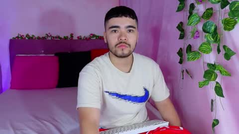 Snapshot of _mia_and_mike_ chatting on November 2025 03:57:01 PM Mia y Mike online show from November 2025 03:57:01 PM