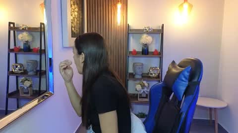 Mia online show from February 2026 11:37:02 AM