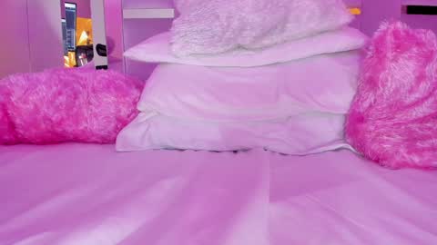 Snapshot of _mia_sweett chatting on December 2024 08:54:02 PM MIA online show from December 2024 08:54:02 PM