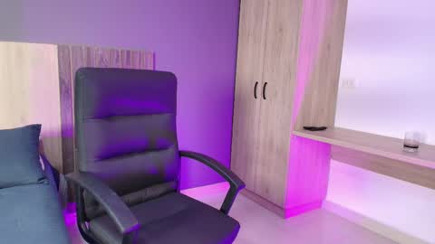 Snapshot of _miamiller_ chatting on February 2025 08:03:01 PM _miamiller_ online show from February 2025 08:03:01 PM