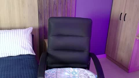 Snapshot of _miamiller_ chatting on March 2025 11:03:02 PM _miamiller_ online show from March 2025 11:03:02 PM
