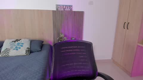 Snapshot of _miamiller_ chatting on September 2025 07:46:01 PM _miamiller_ online show from September 2025 07:46:01 PM
