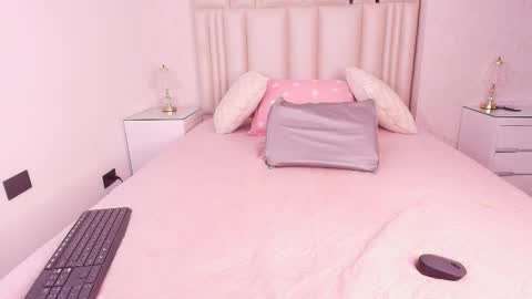 Mia  online show from March 2026 11:57:01 AM