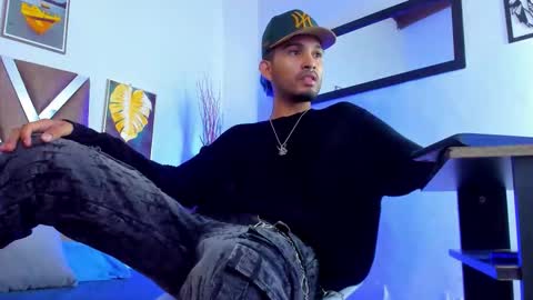 Snapshot of _miguel7w7 chatting on December 2025 03:49:02 PM miguel tomorrow from 200 pm Colombia to 1000 pm online show from December 2025 03:49:02 PM