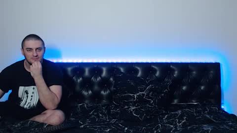 mikey and mia online show from October 2025 07:01:02 PM