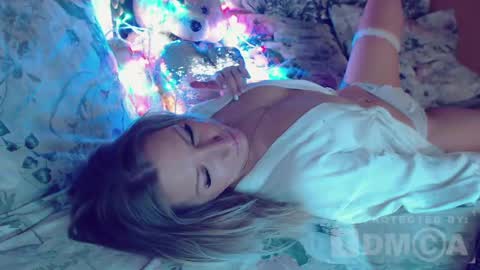Snapshot of _mimmi chatting on May 2026 12:26:01 AM Can you guess online show from May 2026 12:26:01 AM