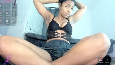 Snapshot of _mishell chatting on April 2026 01:14:01 AM Mishell online show from April 2026 01:14:01 AM