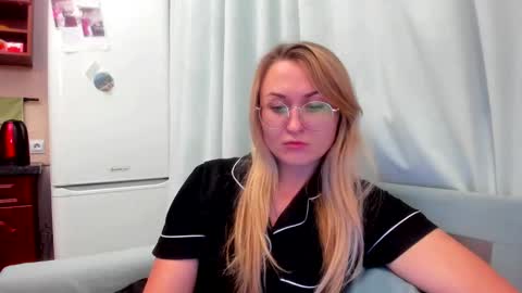 Snapshot of _miss_eva_ chatting on October 2025 08:19:02 PM Eva online show from October 2025 08:19:02 PM