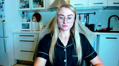 Snapshot of _miss_eva_ chatting on November 2025 08:57:01 PM Eva online show from November 2025 08:57:01 PM