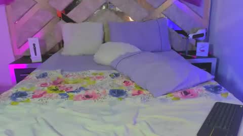 Khloe  online show from January 2025 10:48:01 PM