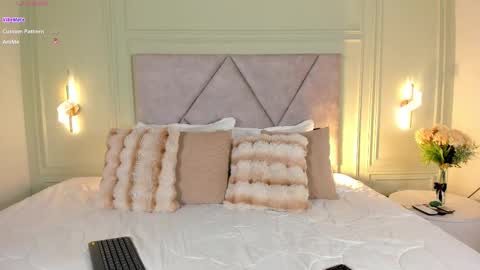 kimberley cruz online show from October 2025 11:55:02 AM