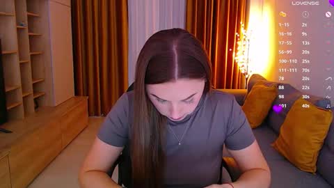 Mia online show from November 2025 08:57:01 AM