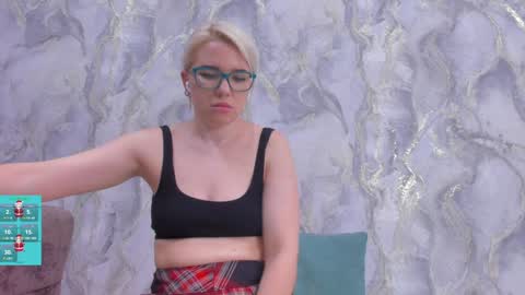 Snapshot of _miss_strawberry_ chatting on January 2025 01:20:02 PM Sofia birthday october 29 online show from January 2025 01:20:02 PM