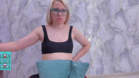 Snapshot of _miss_strawberry_ chatting on January 2025 10:50:01 AM Sofia birthday october 29 online show from January 2025 10:50:01 AM