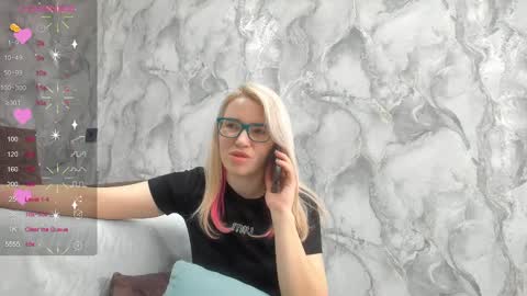 Snapshot of _miss_strawberry_ chatting on March 2025 10:19:01 AM Sofia birthday october 29 online show from March 2025 10:19:01 AM