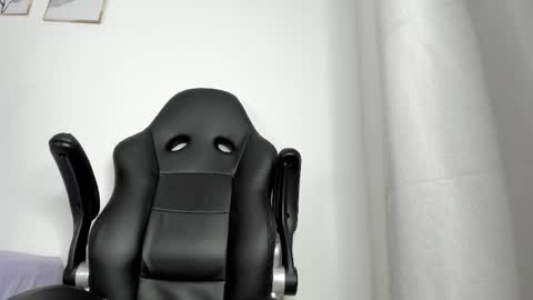 _molly_rosse_ online show from June 2026 12:00:02 PM