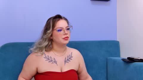 Snapshot of _mooncake chatting on February 2026 07:05:01 AM Fiona online show from February 2026 07:05:01 AM