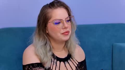 Snapshot of _mooncake chatting on February 2026 06:54:02 AM Fiona online show from February 2026 06:54:02 AM