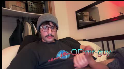 _mrguy_ online show from June 2026 01:28:02 AM