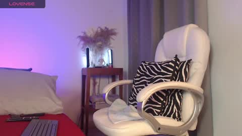 Naia Ross online show from April 2026 09:12:02 PM
