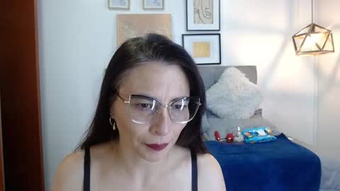 _naomi_s online show from September 2025 01:57:02 PM